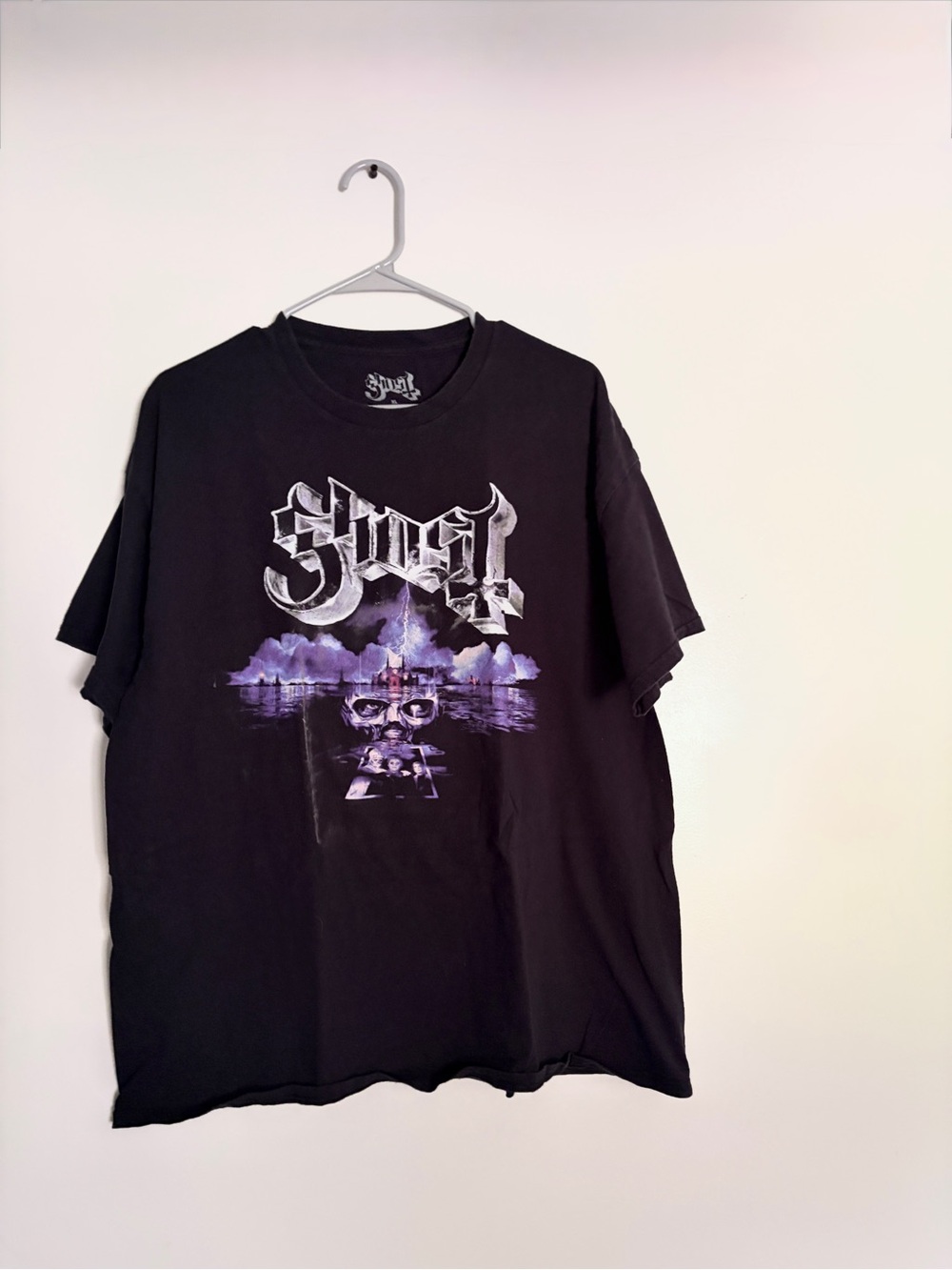 Ghost Black Graphic Tee with Purple Artwork - Ost